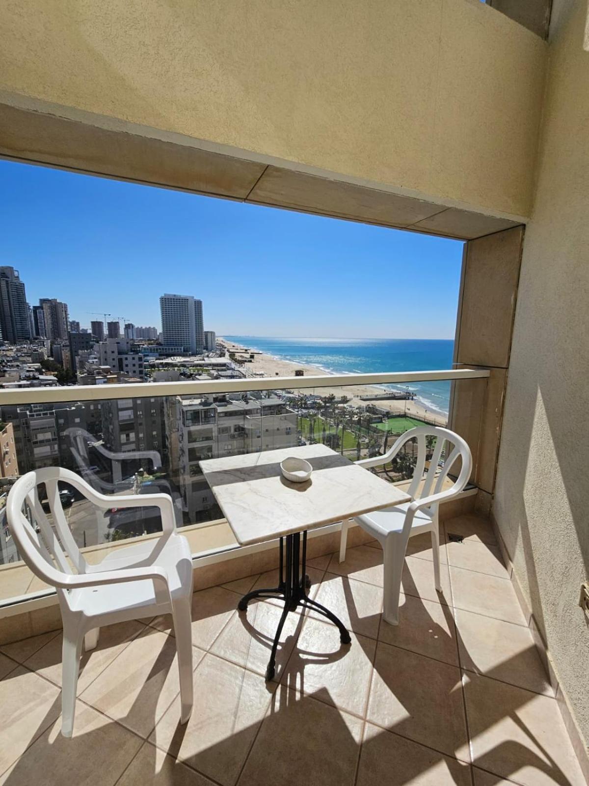 Go To Apartments In Leonardo Бат-Ям Экстерьер фото